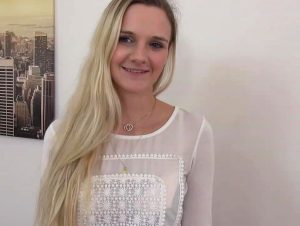 fi**freundinnen Porno Video: 132-1 Triebhaftes Luder will fi**en und sper*a naschen